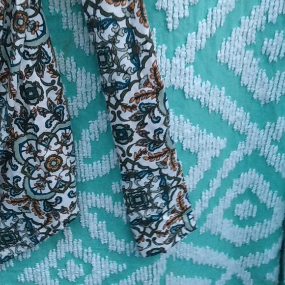 Sonoma Size LARGE The Everyday Tee Sparkling V NECK  Floral Long Sleeve Top - Picture 3 of 5